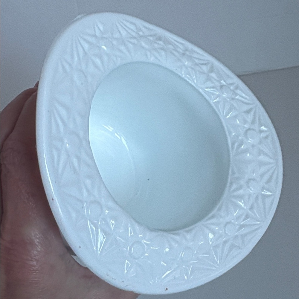 Vintage Fenton milk glass top hat “daisy and button” pattern - Picture 11 of 13